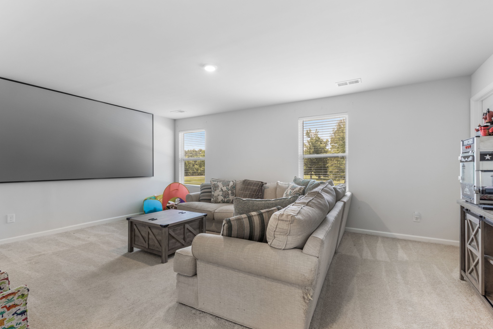 Large upstairs bonus room